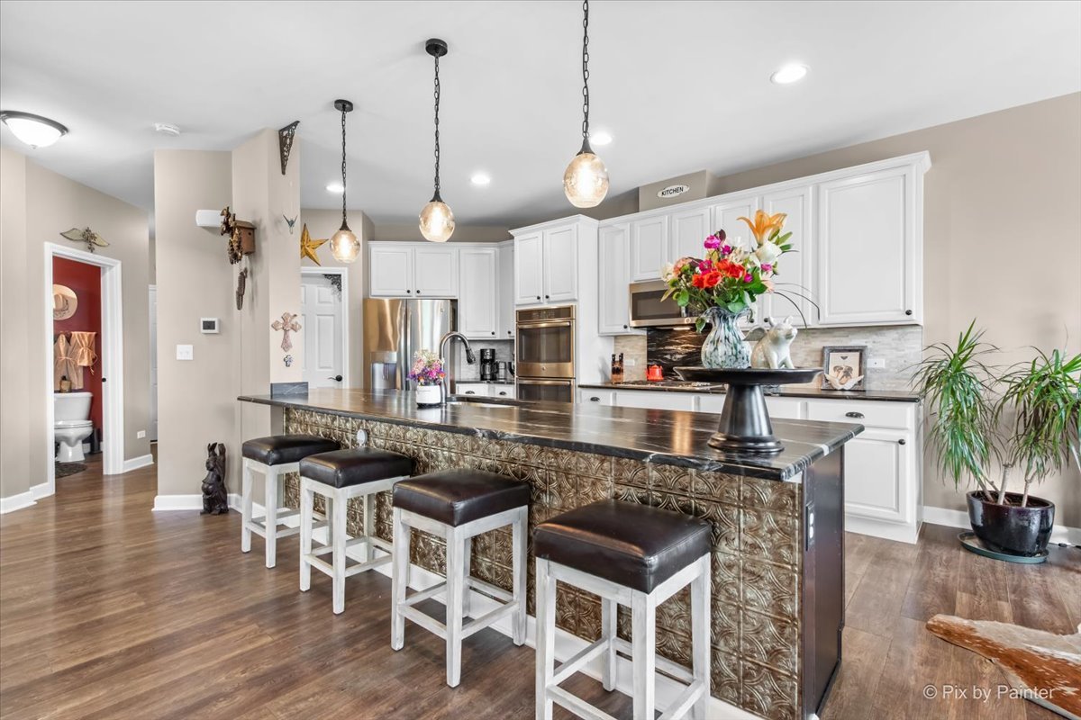 27W189 Breme Drive, Warrenville, IL 60555