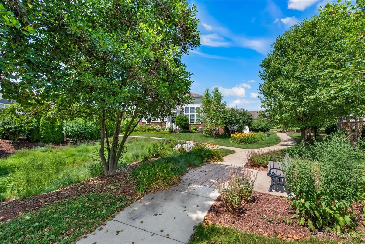 27W189 Breme Drive, Warrenville, IL 60555