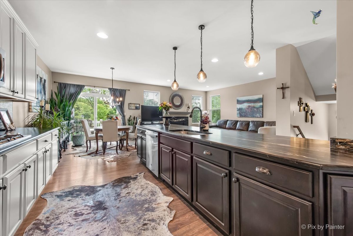 27W189 Breme Drive, Warrenville, IL 60555