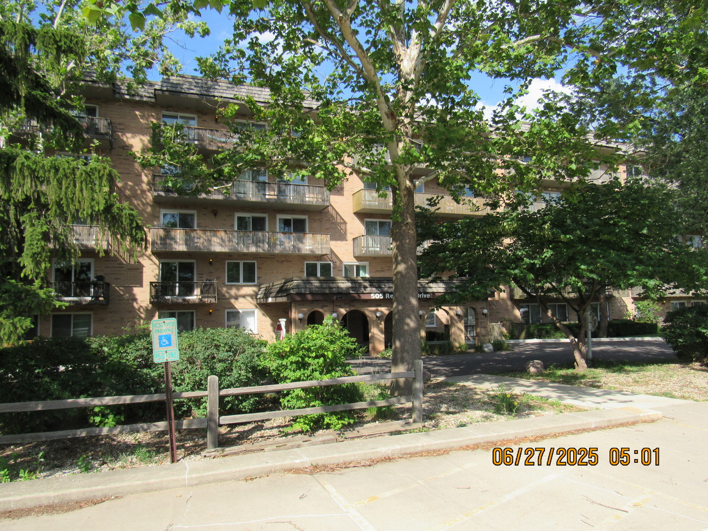 505 Redondo Drive #212, Downers Grove, IL 60516
