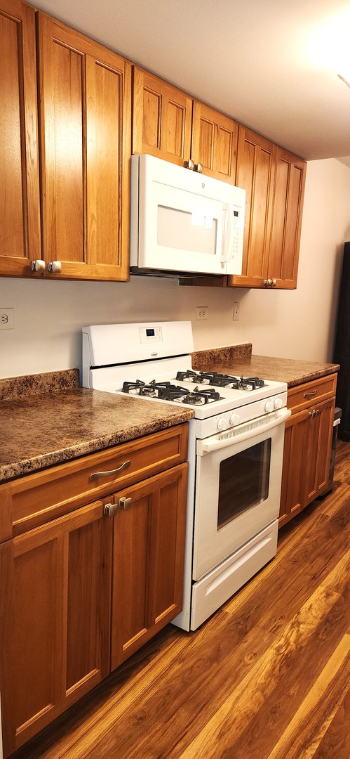 505 Redondo Drive #212, Downers Grove, IL 60516