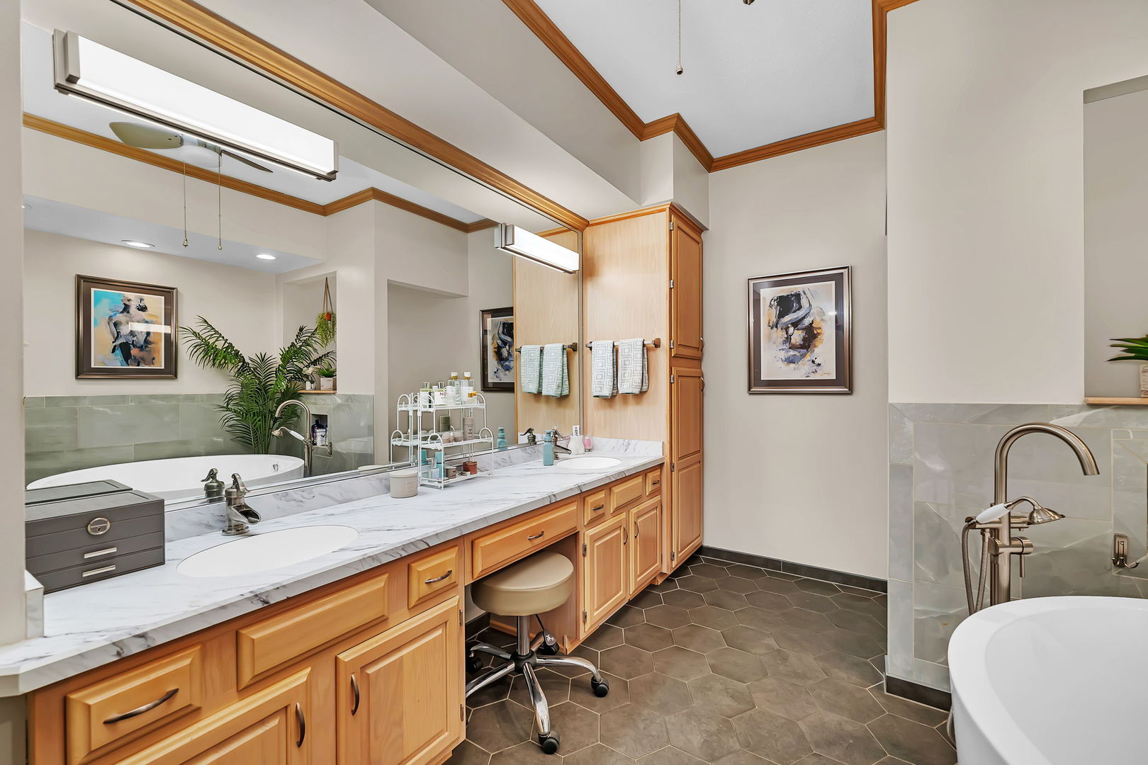 16813 Cardinal Drive, Orland Park, IL 60467