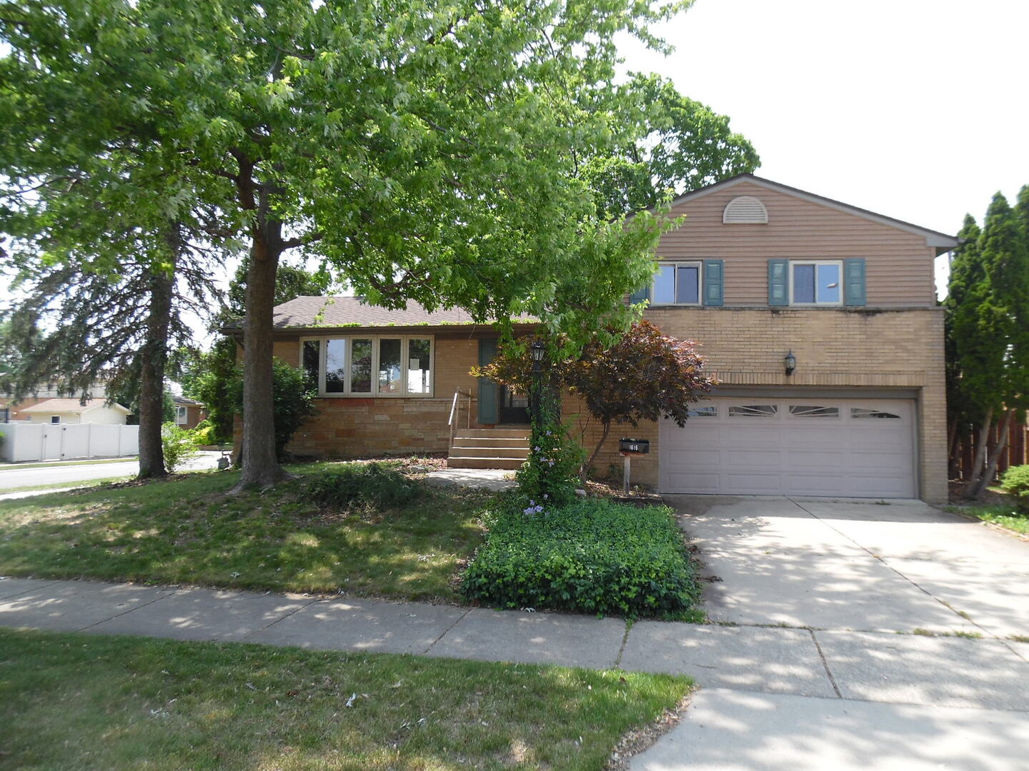 1616 N 12th Avenue, Melrose Park, IL 60160