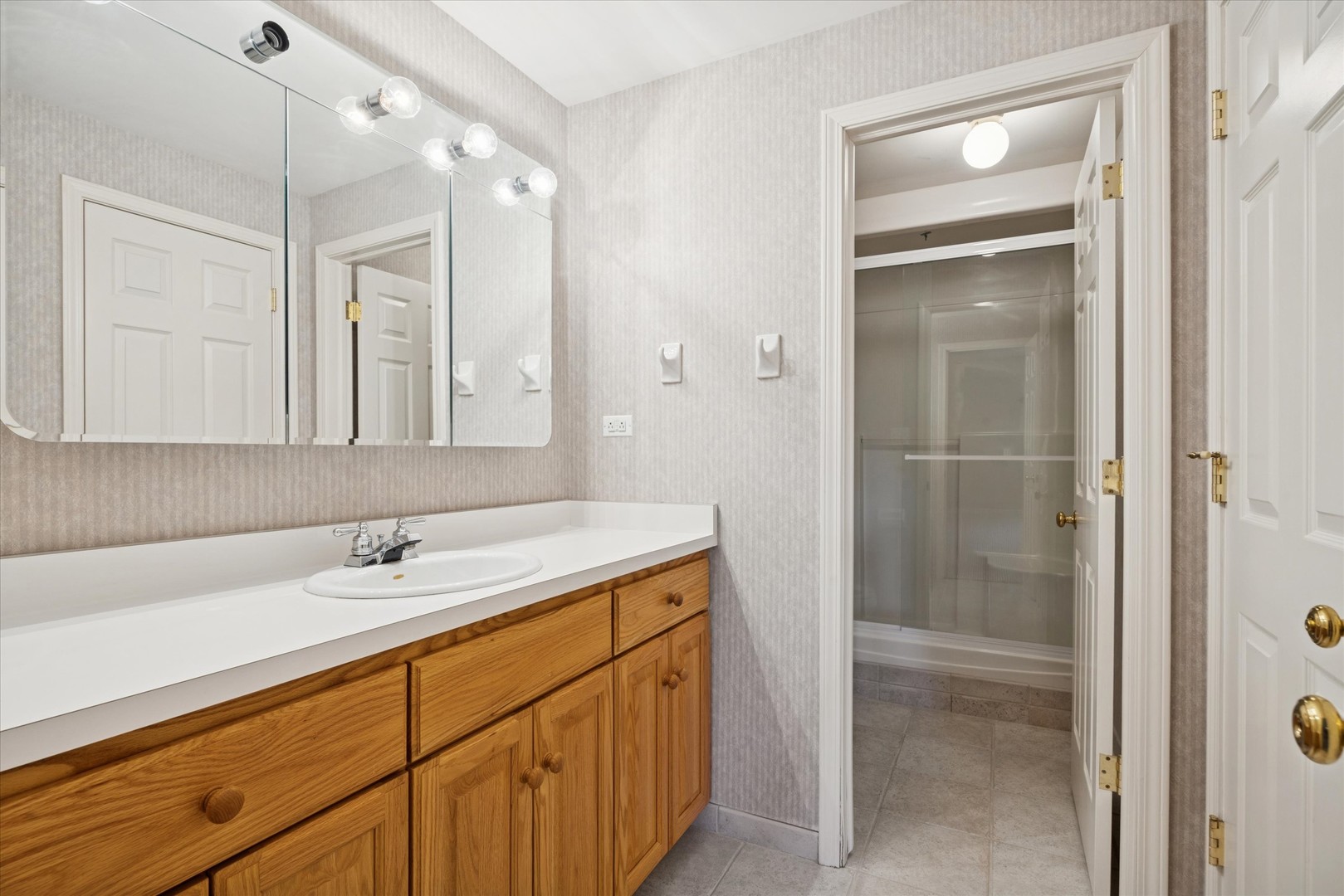 15W260 62nd Street, Burr Ridge, IL 60527