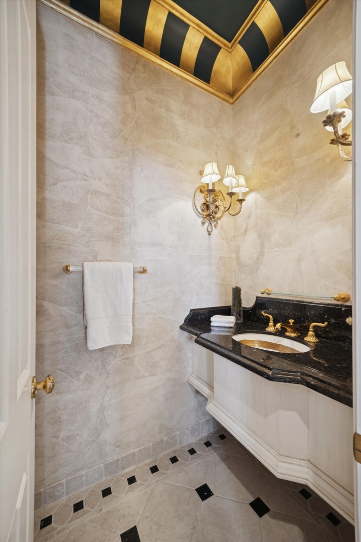 15W260 62nd Street, Burr Ridge, IL 60527