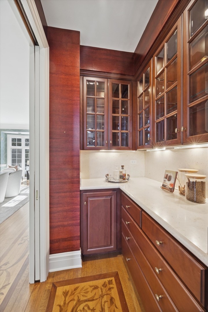 15W260 62nd Street, Burr Ridge, IL 60527