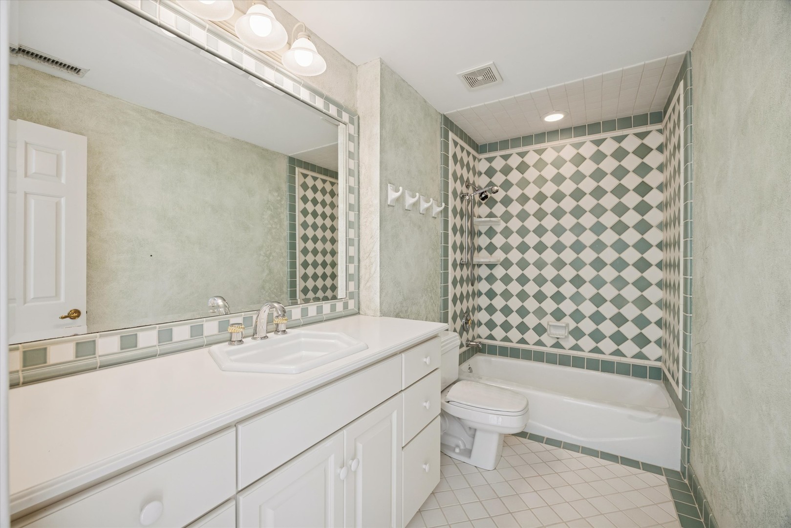 15W260 62nd Street, Burr Ridge, IL 60527