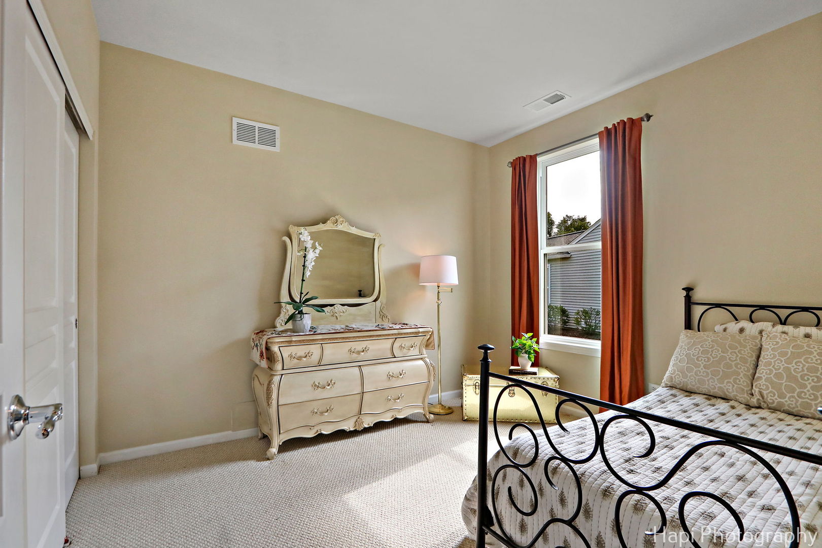 2942 Ravinia Circle, Mundelein, IL 60060