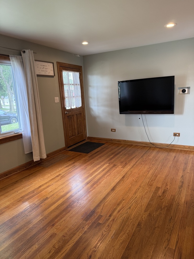 5205 S Nashville Avenue, Chicago, IL 60638