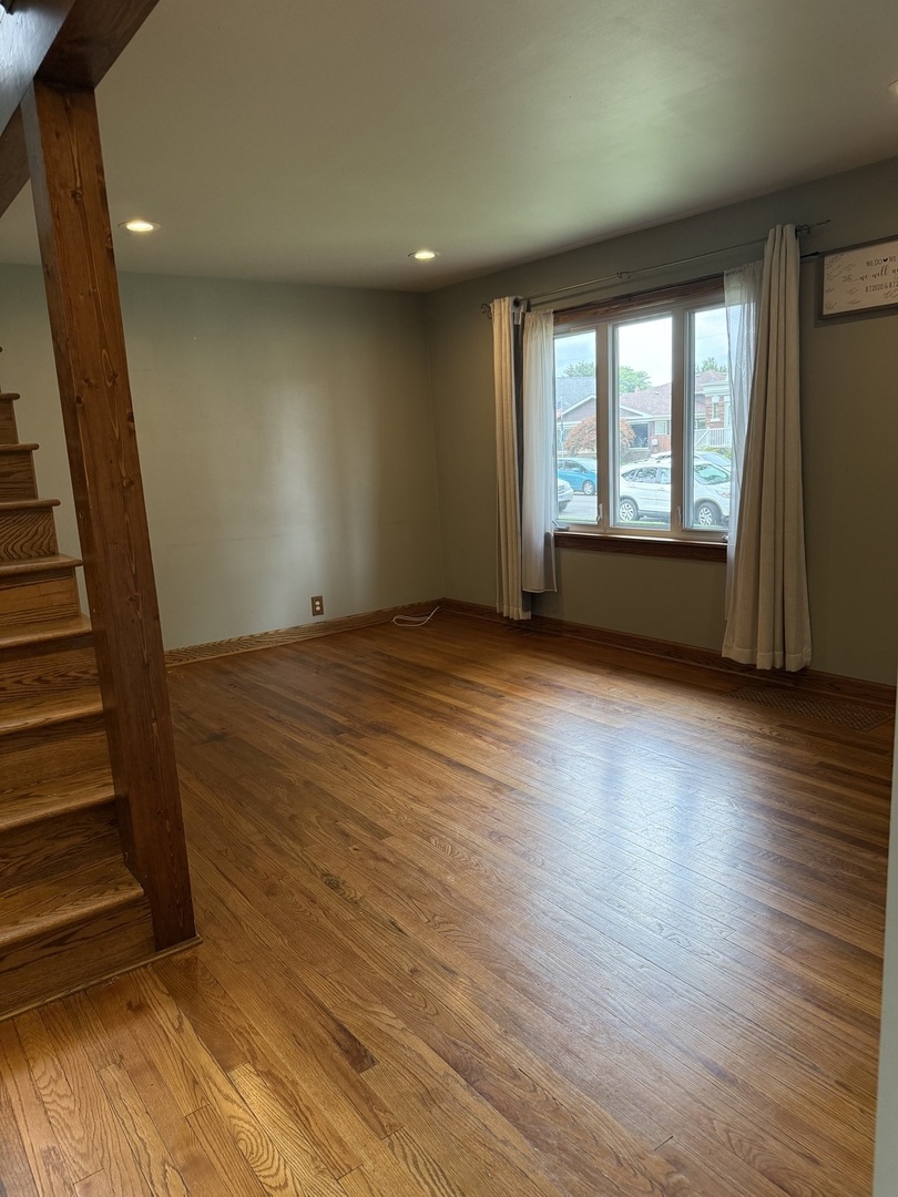 5205 S Nashville Avenue, Chicago, IL 60638