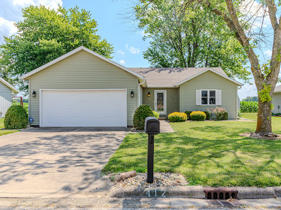 412 Holly Drive, Lincoln, IL 62656