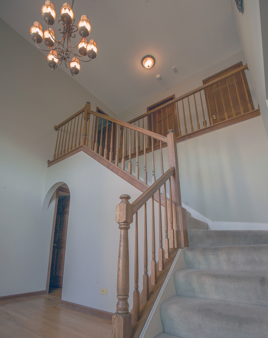 1825 Gleneagle Circle, Elgin, IL 60123