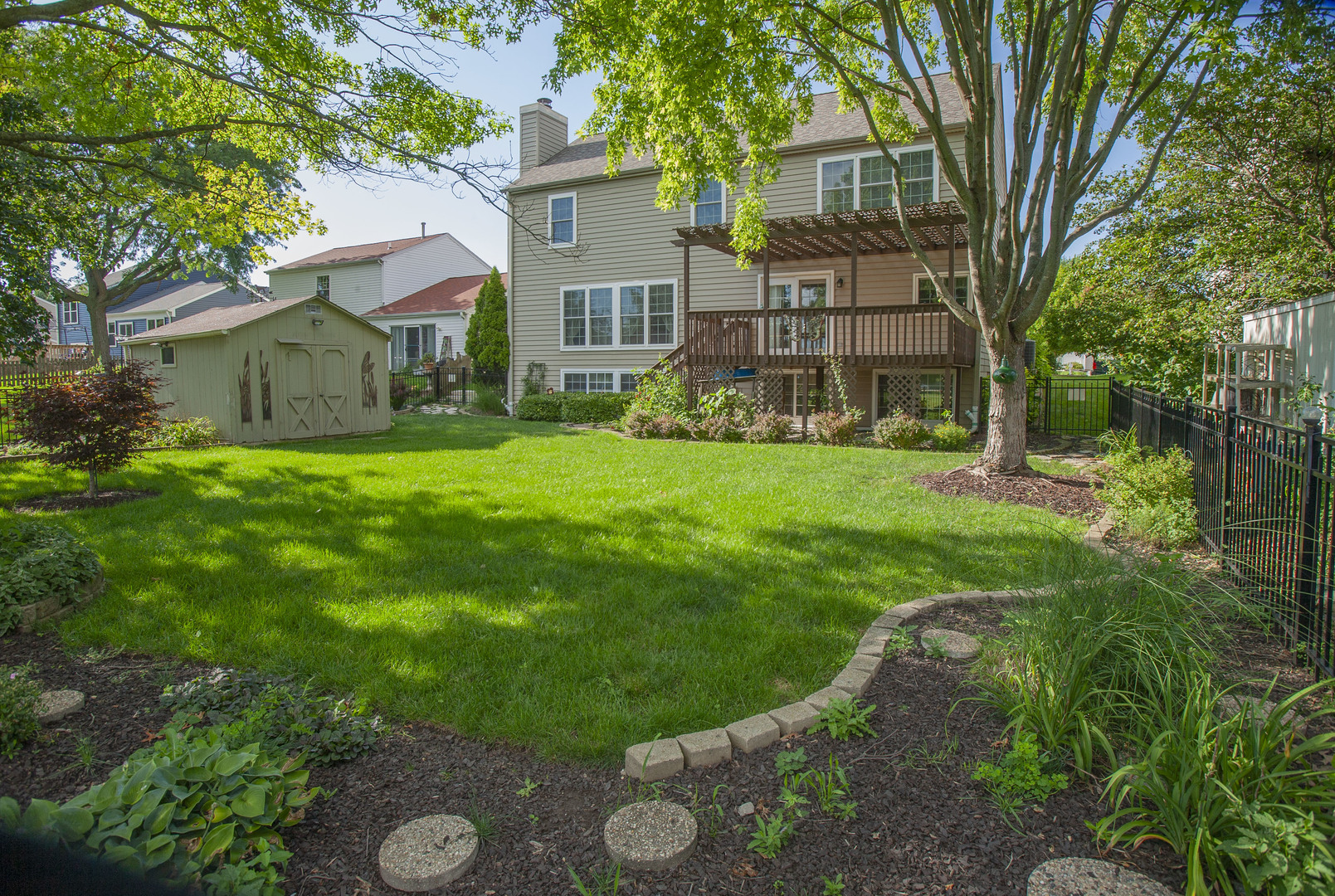 1825 Gleneagle Circle, Elgin, IL 60123