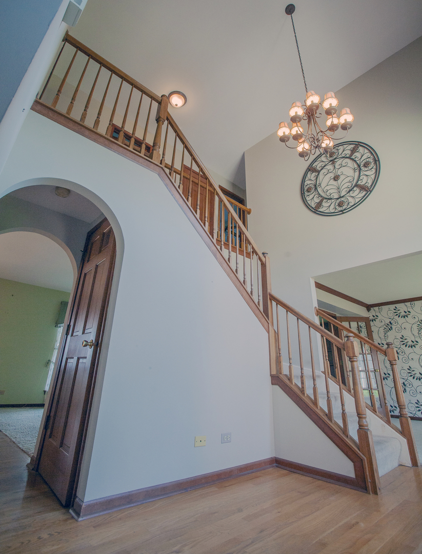 1825 Gleneagle Circle, Elgin, IL 60123