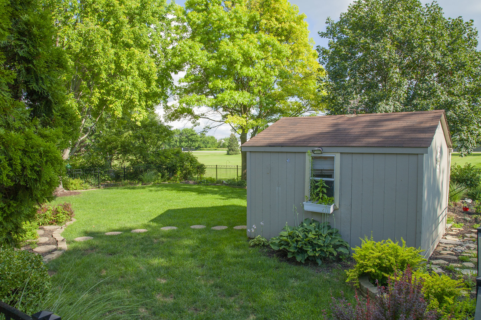1825 Gleneagle Circle, Elgin, IL 60123