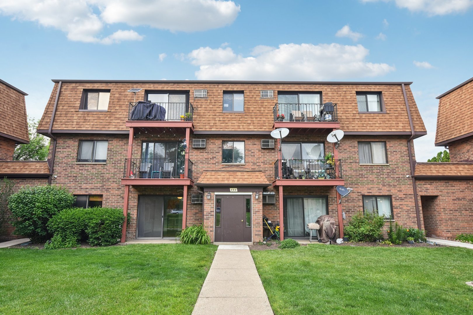 493 Mchenry Road #1B, Wheeling, IL 60090