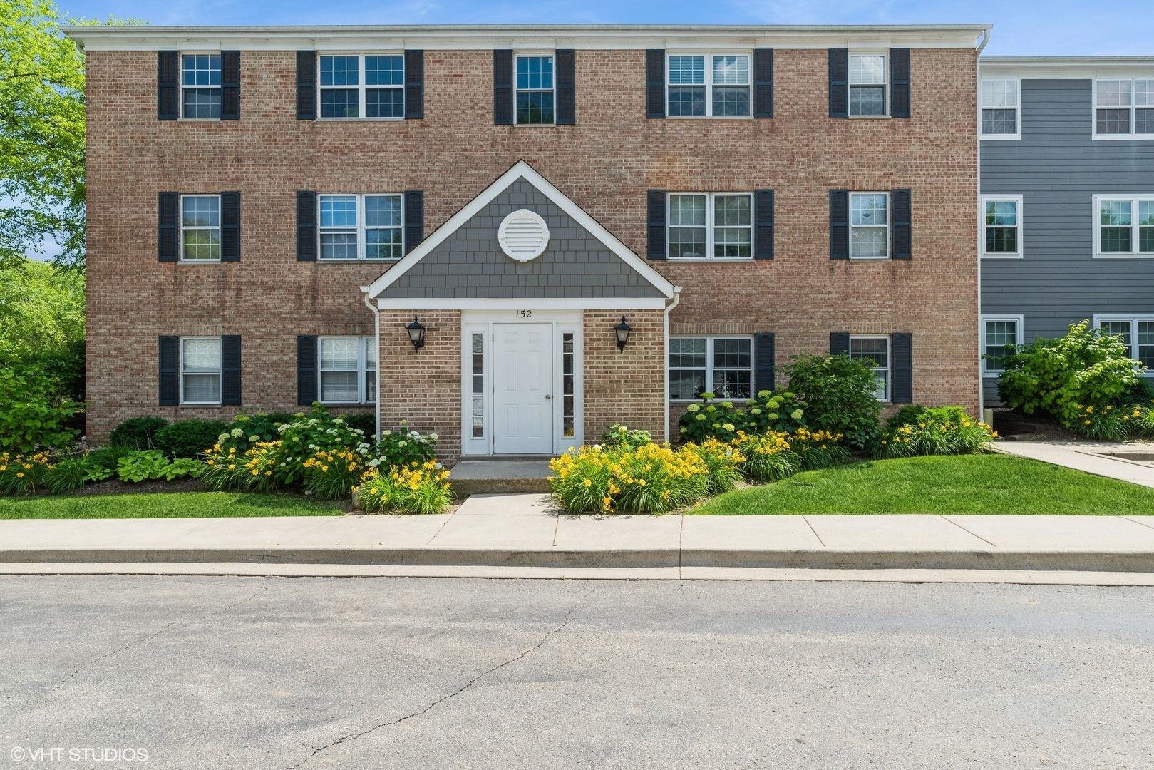 152 E Winchester Road #D, Libertyville, IL 60048
