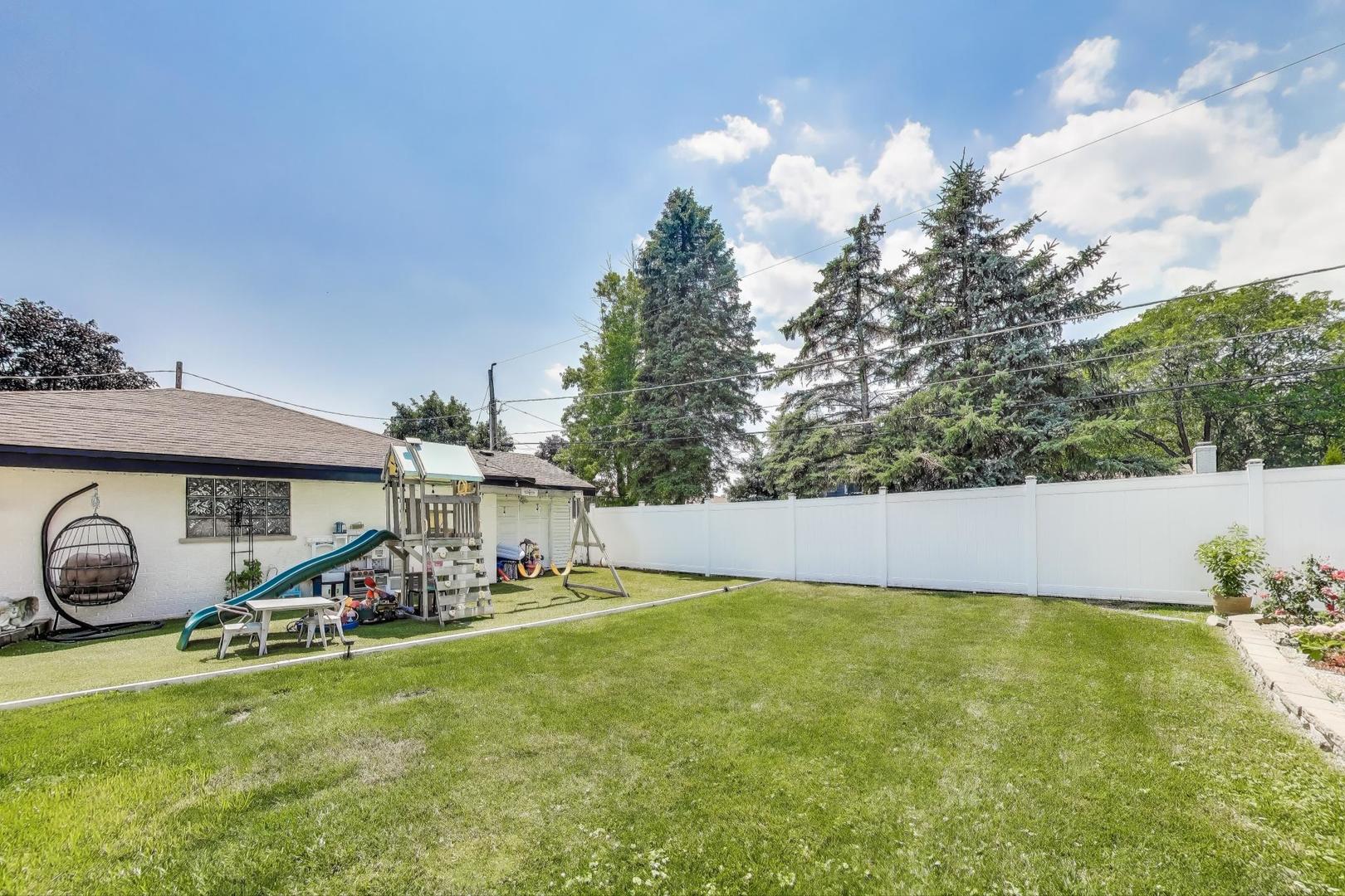 390 S Kenilworth Avenue, Glen Ellyn, IL 60137