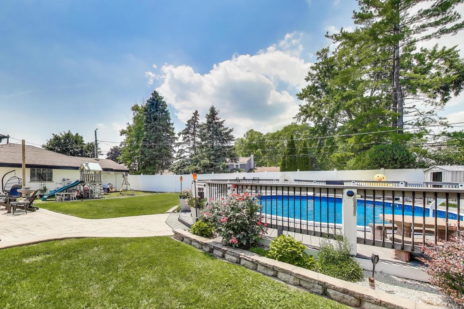 390 S Kenilworth Avenue, Glen Ellyn, IL 60137