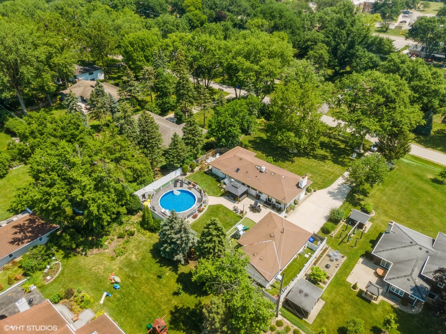 390 S Kenilworth Avenue, Glen Ellyn, IL 60137