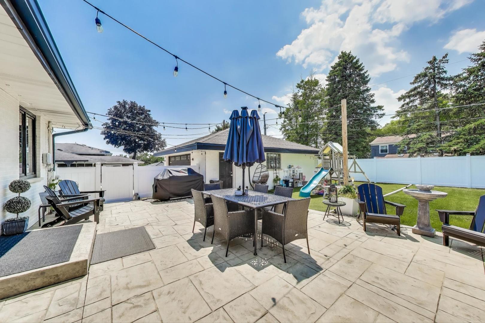 390 S Kenilworth Avenue, Glen Ellyn, IL 60137