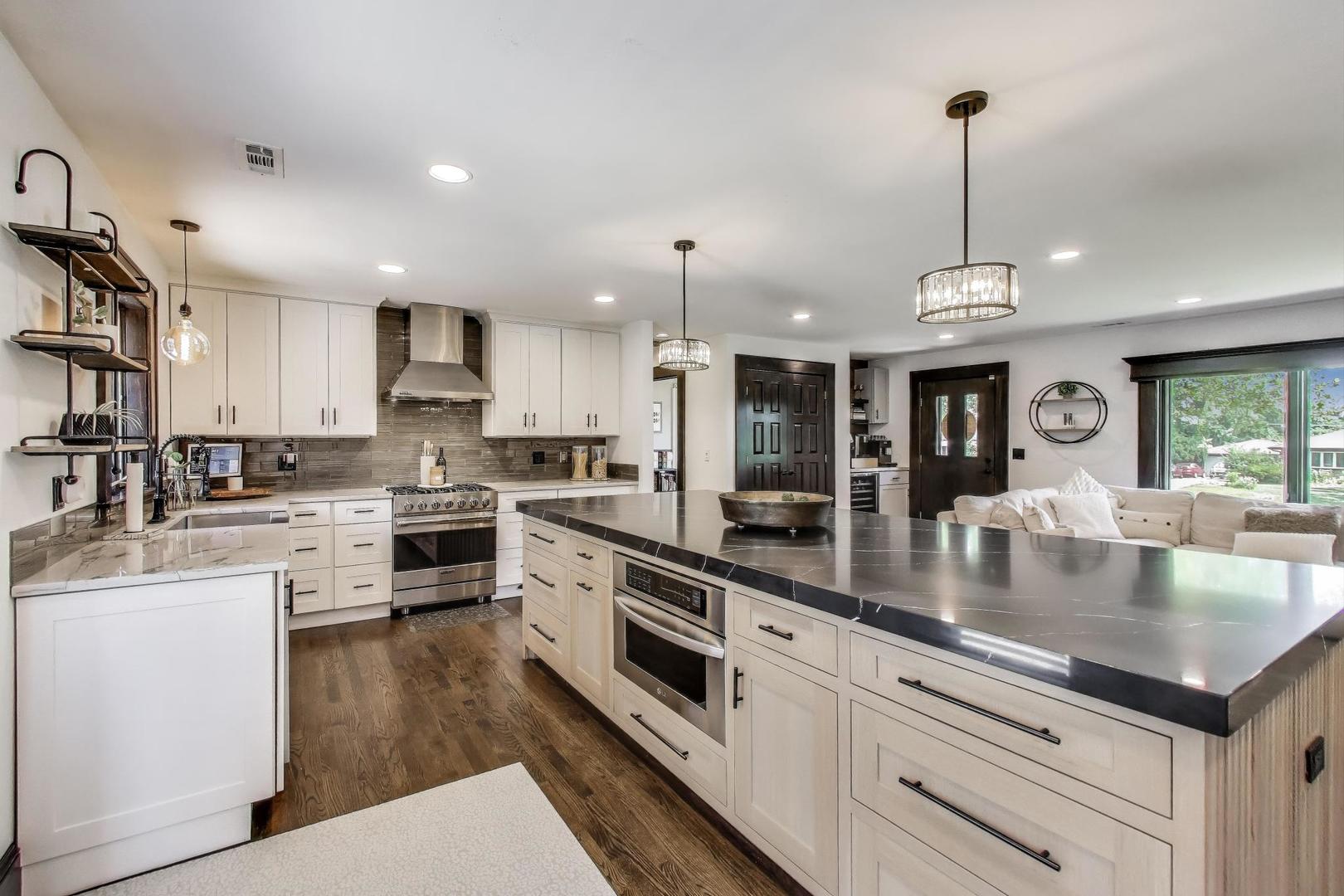 390 S Kenilworth Avenue, Glen Ellyn, IL 60137