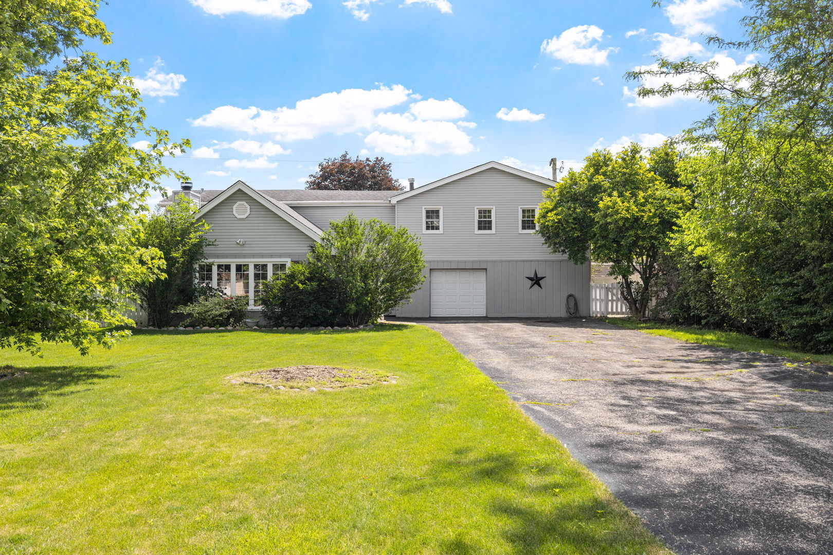 10409 S 83rd Avenue, Palos Hills, IL 60465