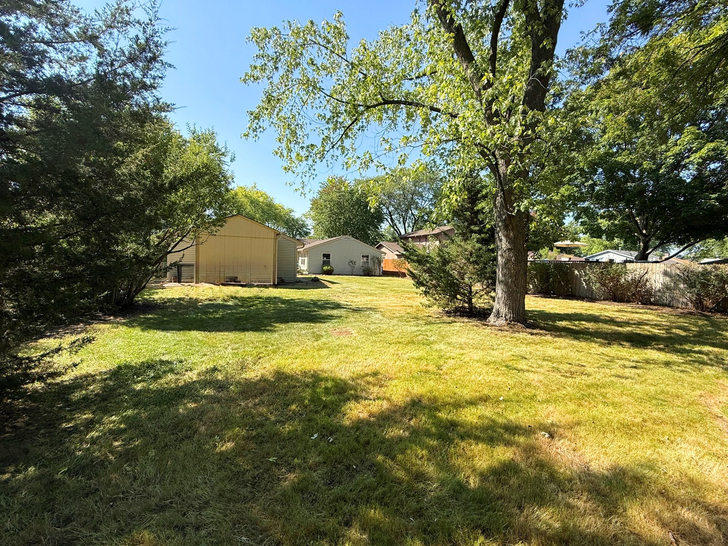 1041 N Elmwood Drive, Aurora, IL 60506