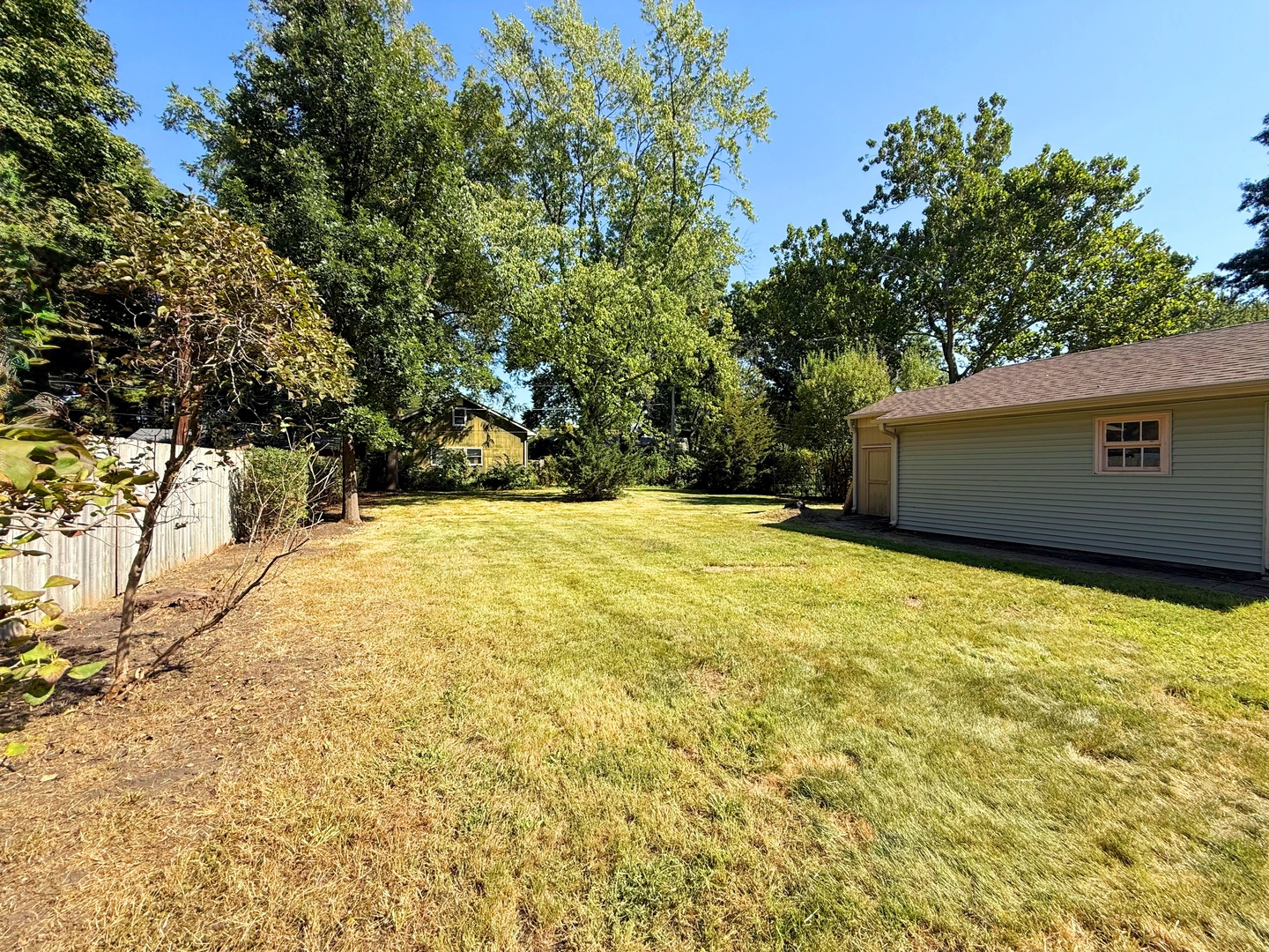 1041 N Elmwood Drive, Aurora, IL 60506