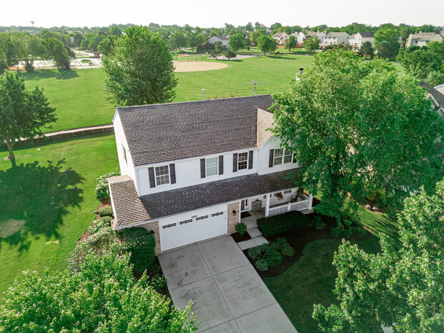 9890 Riverside Drive, Huntley, IL 60142