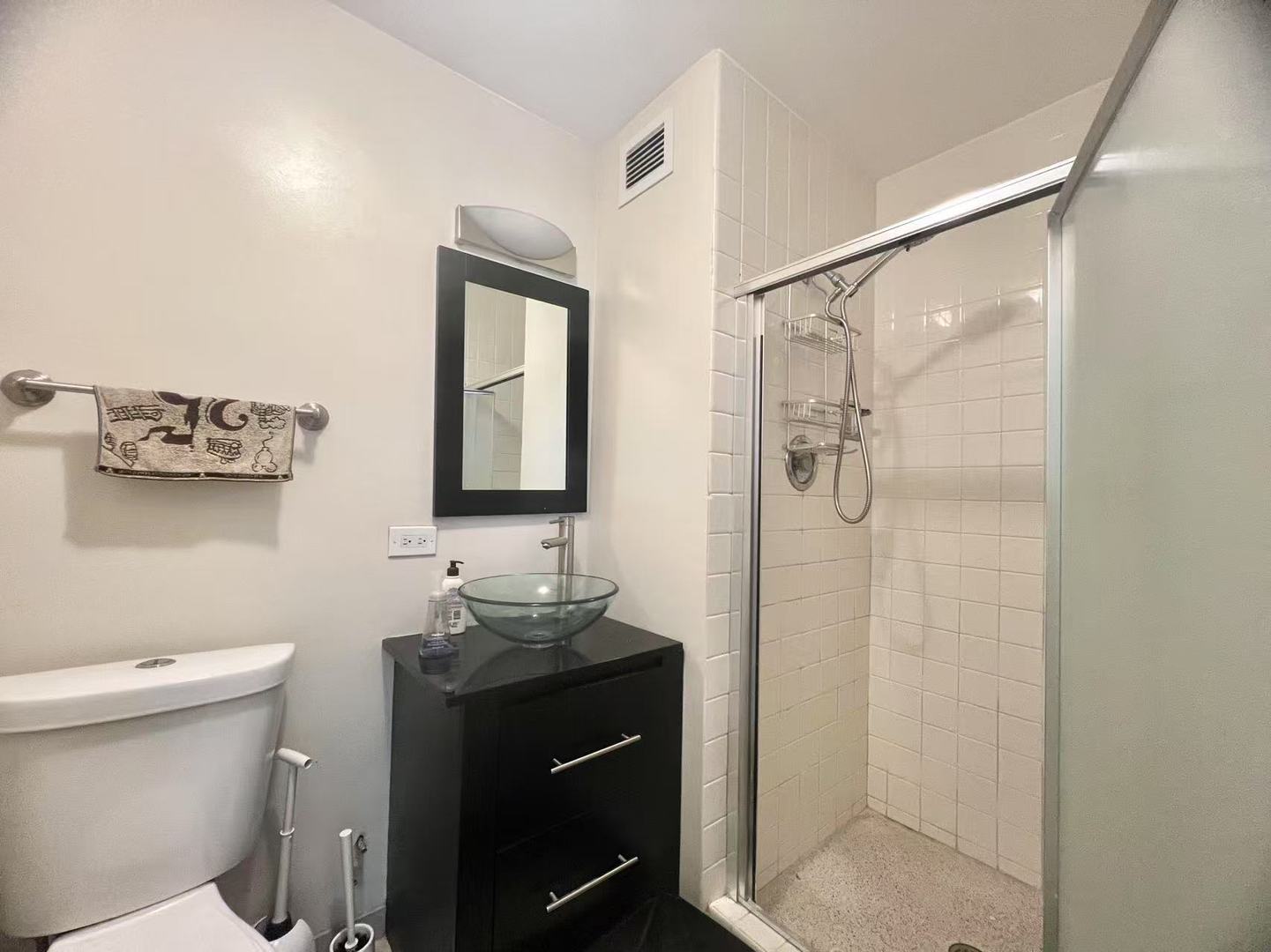 6301 N Sheridan Road #21E, Chicago, IL 60660