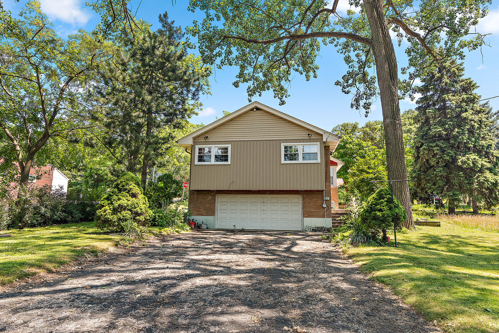 8420 Archer Avenue, Willow Springs, IL 60480