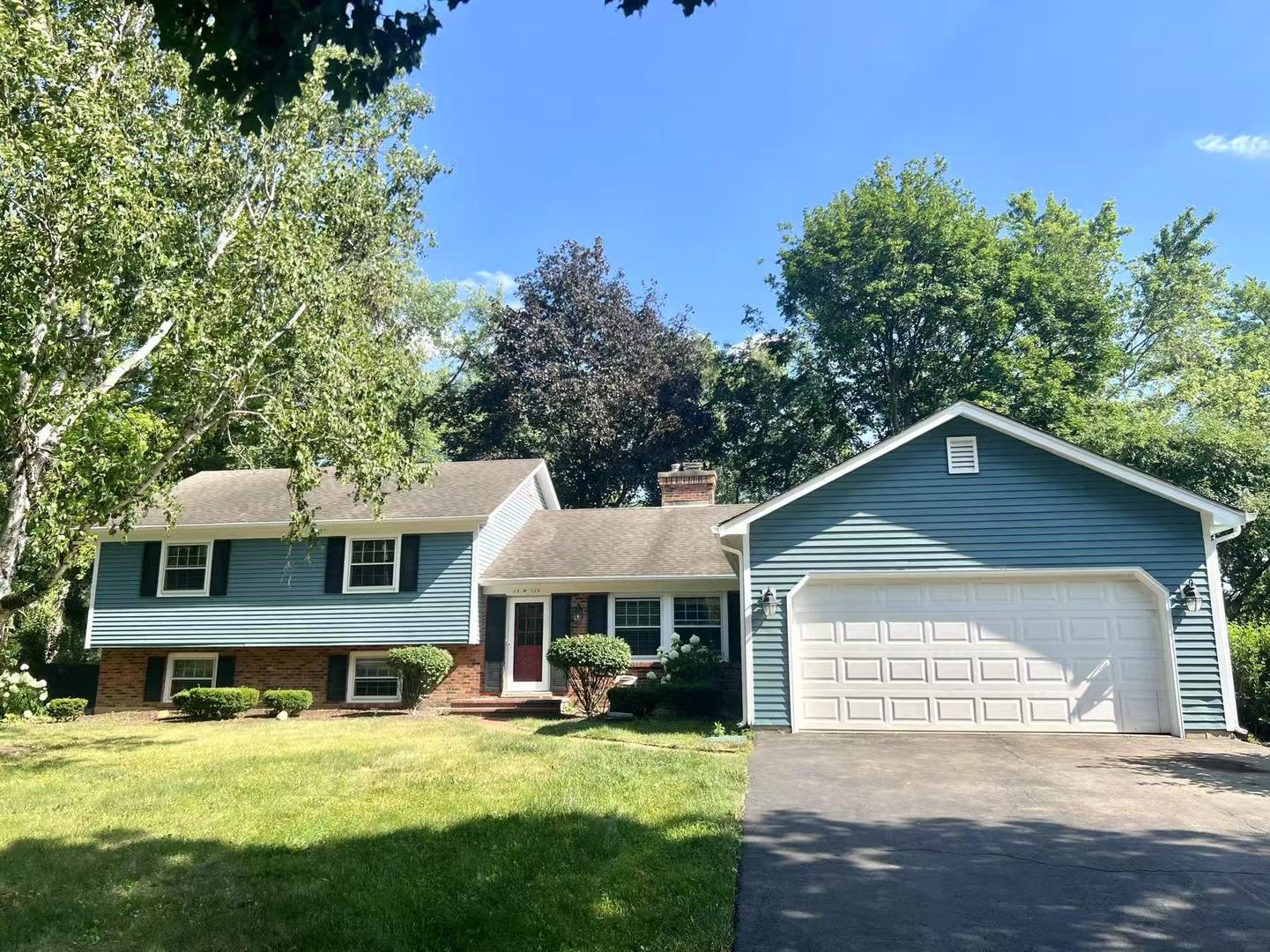 25W135 ESSEX Avenue, Naperville, IL 60540