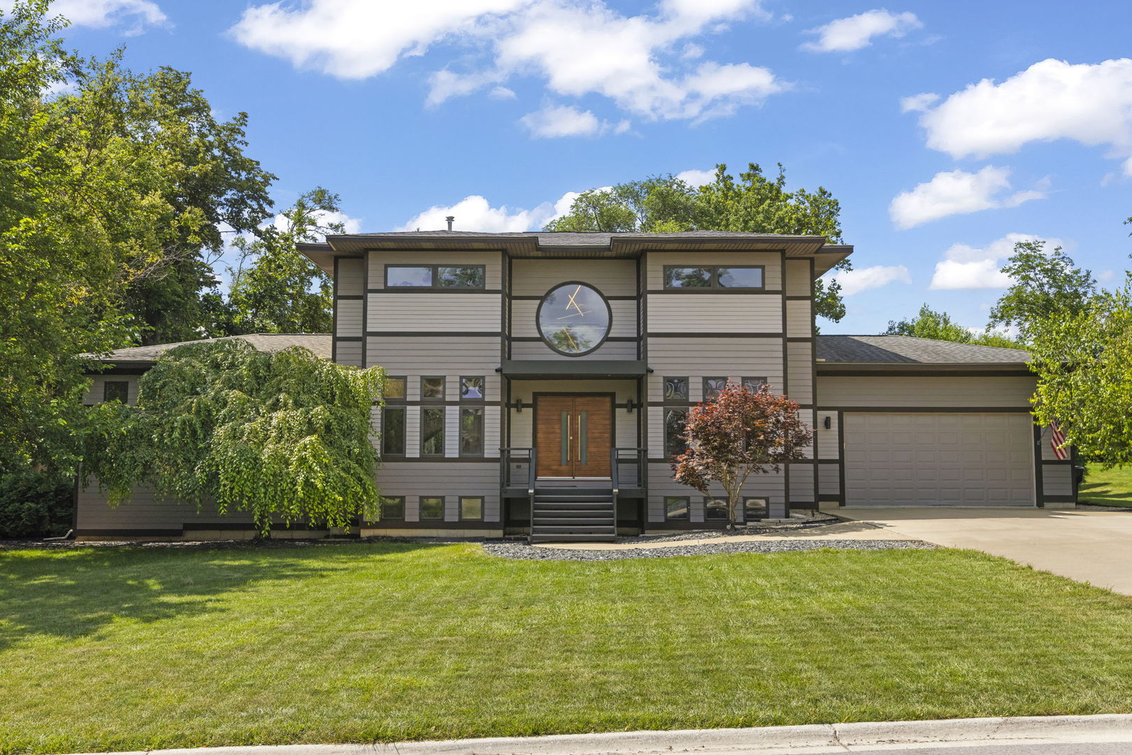 11225 Arrowhead Trail, Indian Head Park, IL 60525