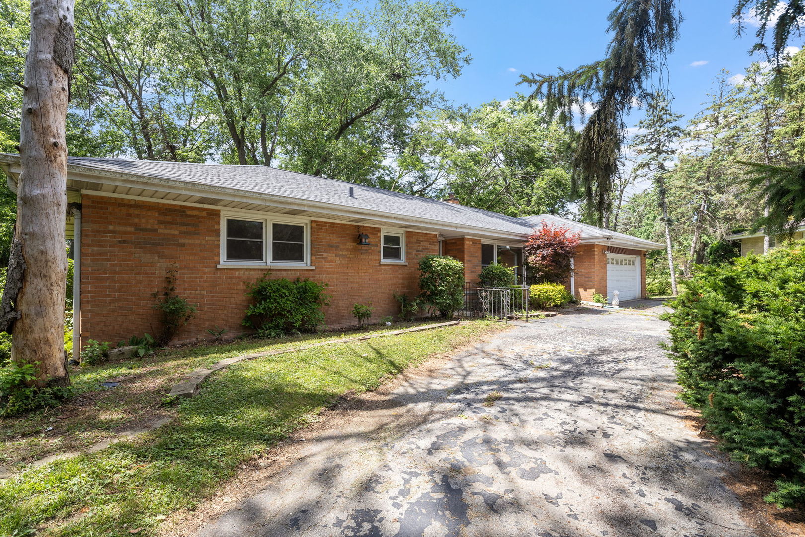 7942 Tennessee Avenue, Willowbrook, IL 60527