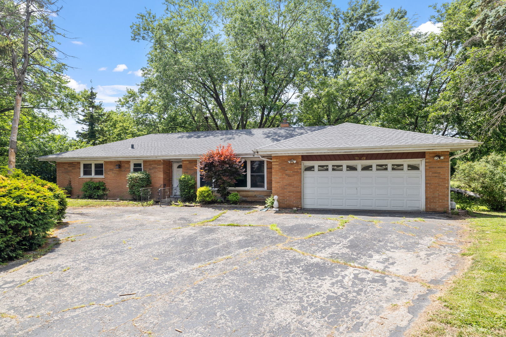 7942 Tennessee Avenue, Willowbrook, IL 60527