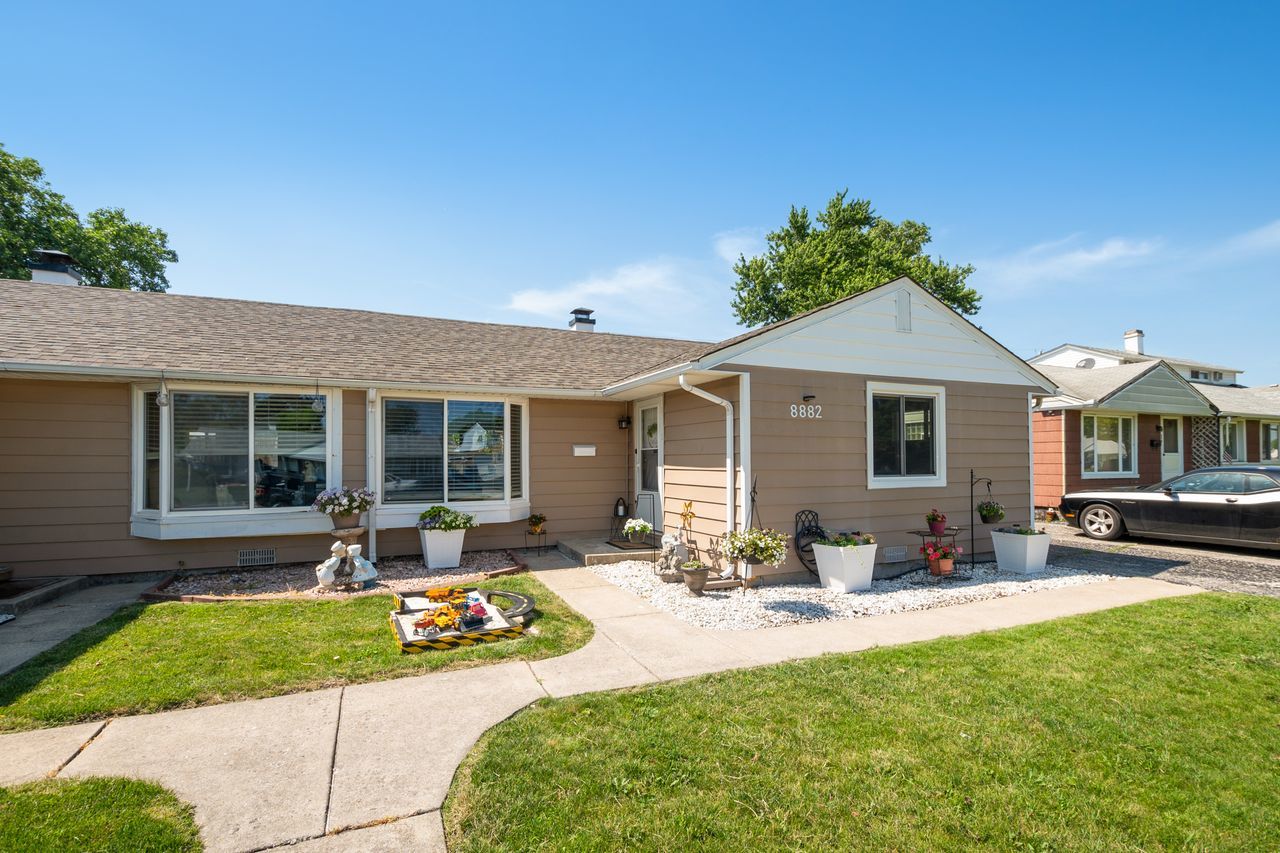 8882 S Main Street, Hometown, IL 60456