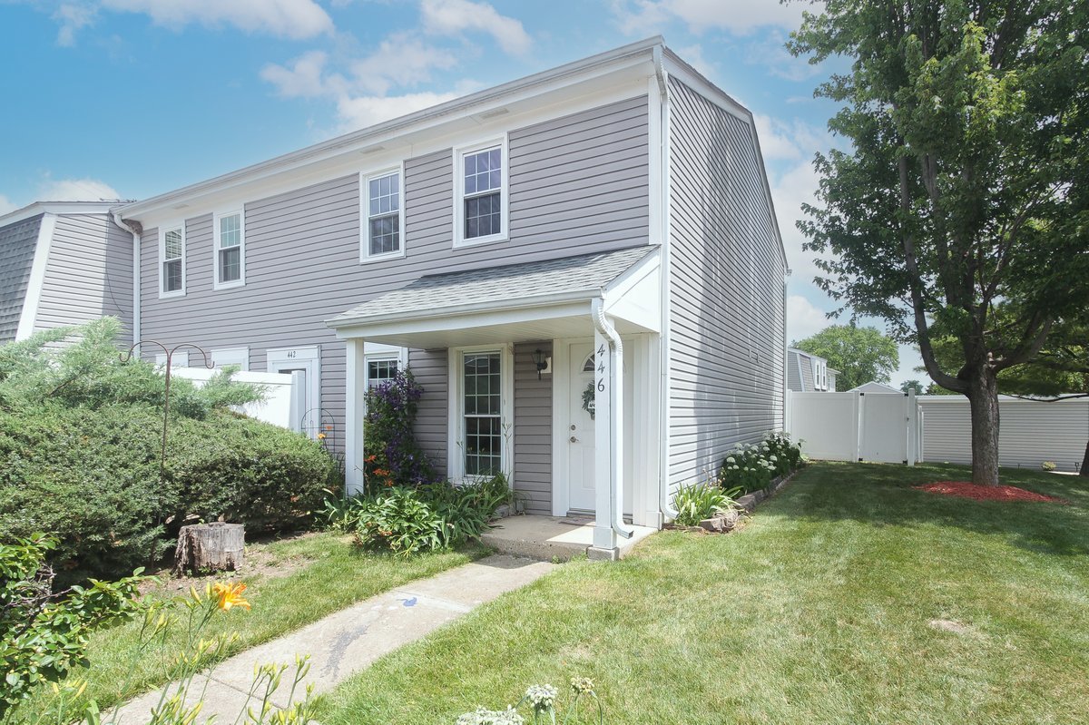 446 Northampton Lane, Roselle, IL 60172