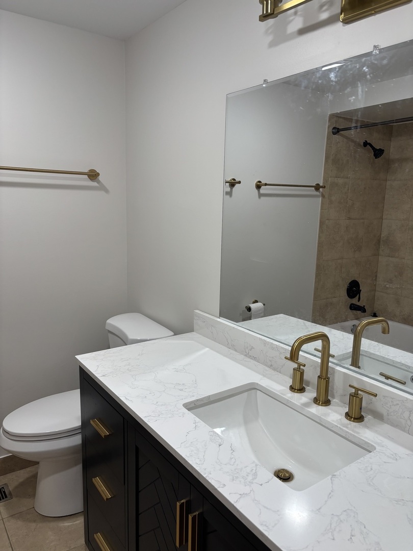 1019 W White Oak Street, Arlington Heights, IL 60005