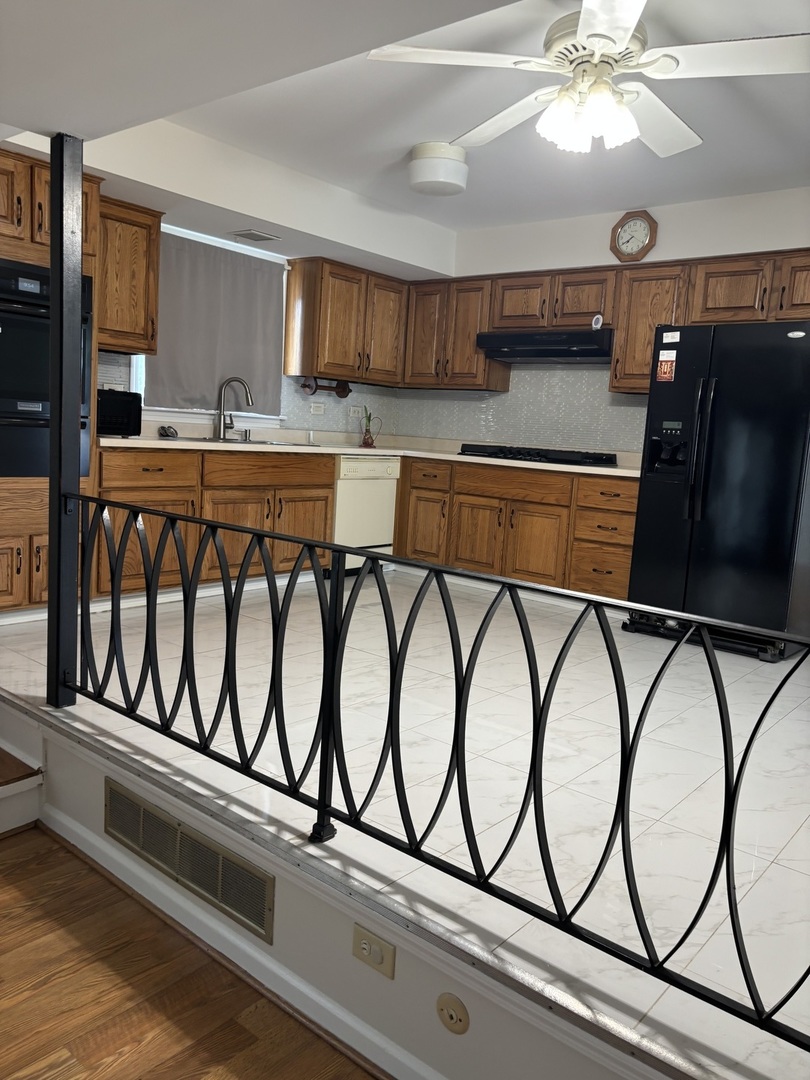 1019 W White Oak Street, Arlington Heights, IL 60005
