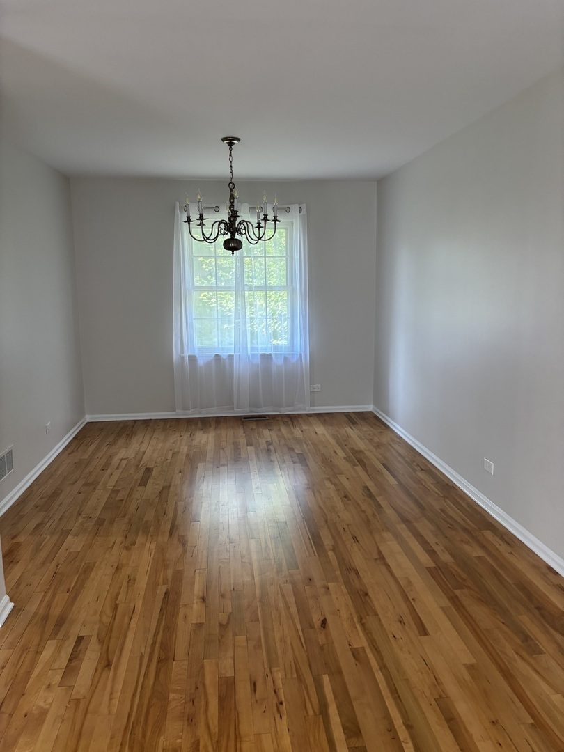 1019 W White Oak Street, Arlington Heights, IL 60005