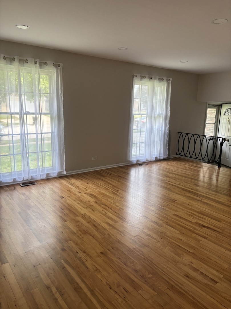 1019 W White Oak Street, Arlington Heights, IL 60005