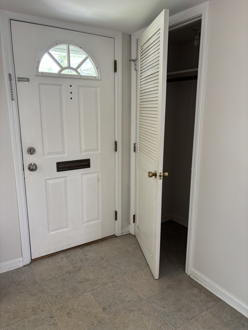 1019 W White Oak Street, Arlington Heights, IL 60005