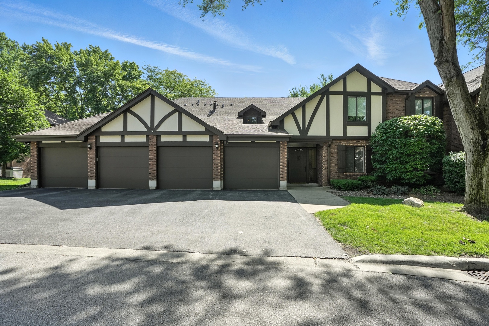 11315 Sycamore Lane #B, Palos Hills, IL 60465
