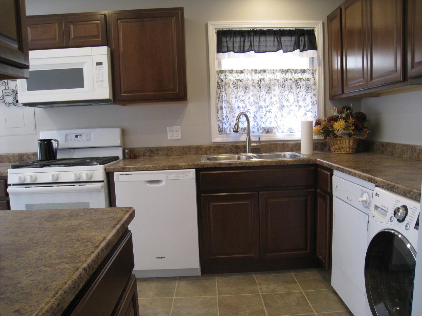 320 W Winthrop Avenue, Addison, IL 60101