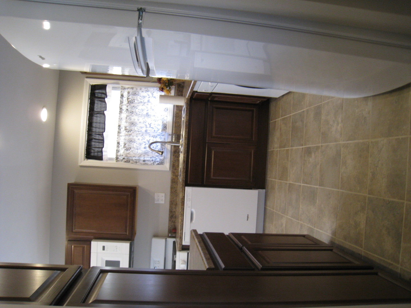 320 W Winthrop Avenue, Addison, IL 60101