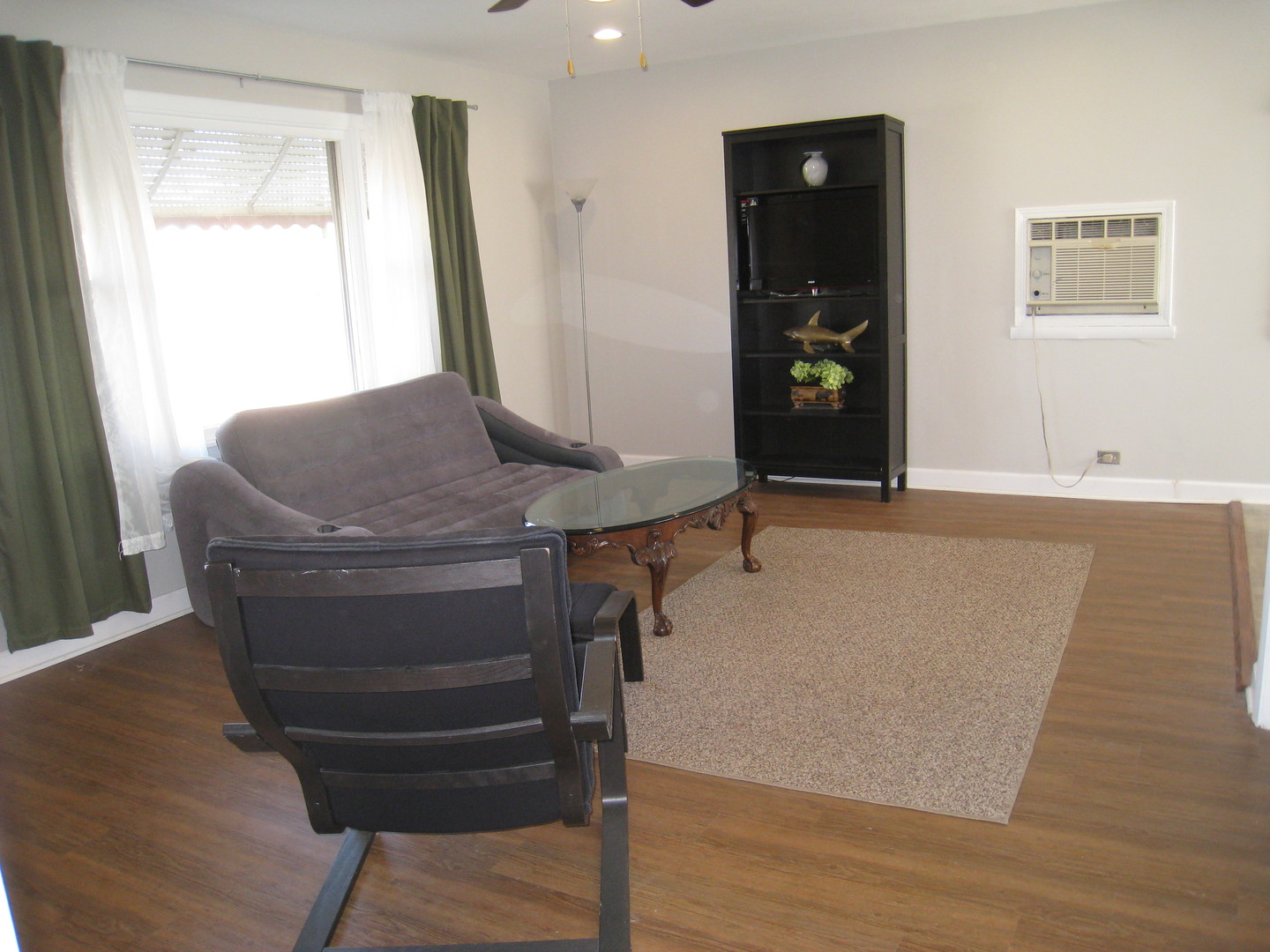 320 W Winthrop Avenue, Addison, IL 60101