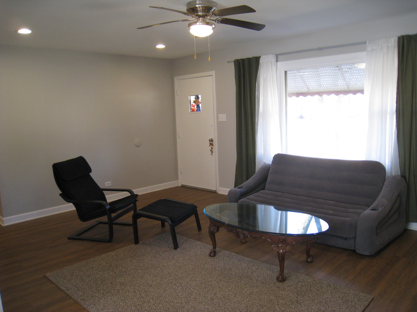 320 W Winthrop Avenue, Addison, IL 60101