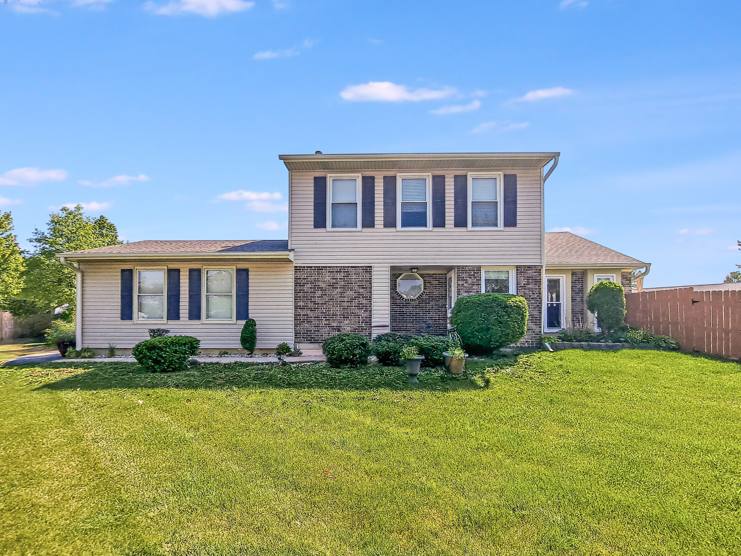 832 Debra Lane, Elk Grove Village, IL 60007