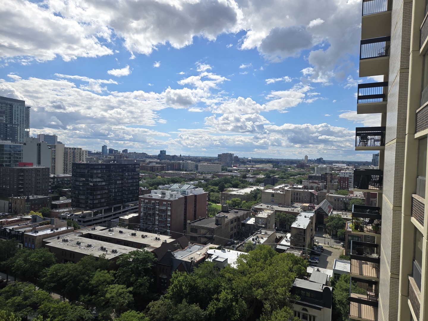 1360 N Sandburg Terrace #1807c, Chicago, IL 60610
